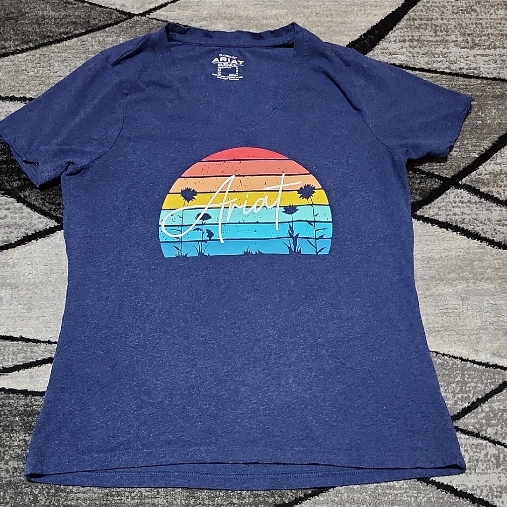 ARIAT R.E.A.L HORIZON BLUE GRAPHIC V-NECK CLASSIC-FIT TEE-SHIRT
